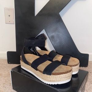 Black strappy Platform Sandals